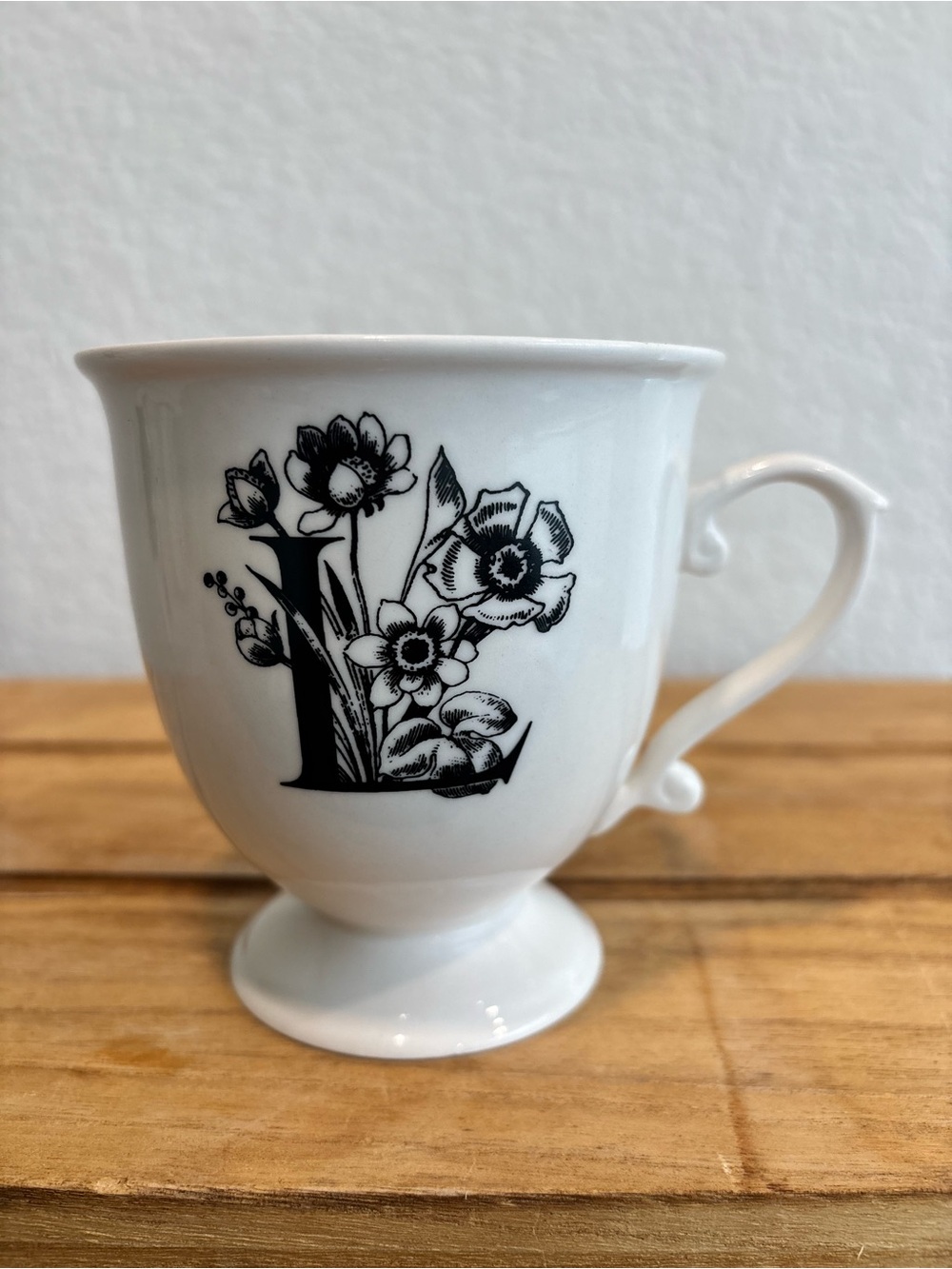 Anthropologie Missus Monogram L Pedestal Coffee Mug Floral Initial Tea Cup